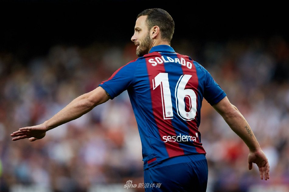 但在公众舆 但在公众舆